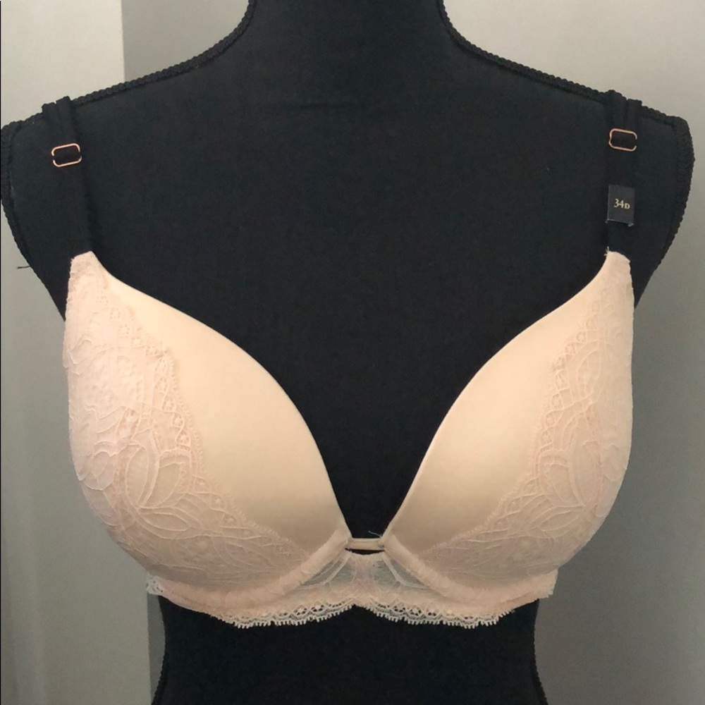 Victoria’s Secret Very Sexy Pigeonnant Push-Up Bra